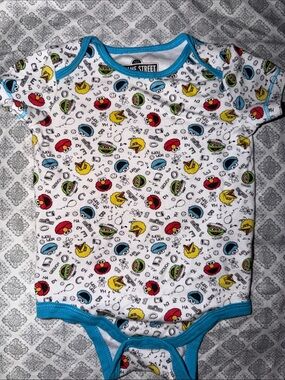 Kids White Sesame Street Print One-Piece Bodysuit with Blue Trim